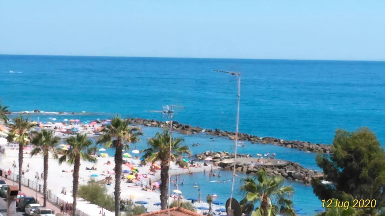 Casa Al Mare Lägenhet Ventimiglia Exteriör bild