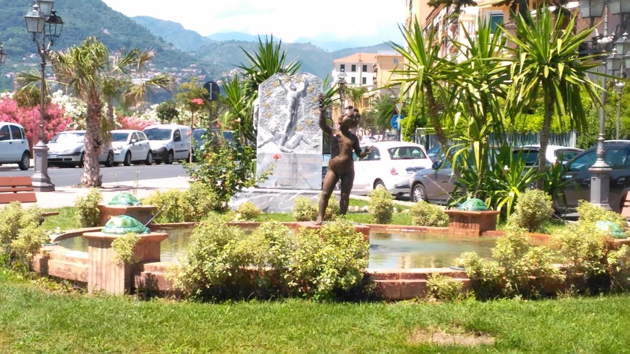 Casa Al Mare Lägenhet Ventimiglia Exteriör bild