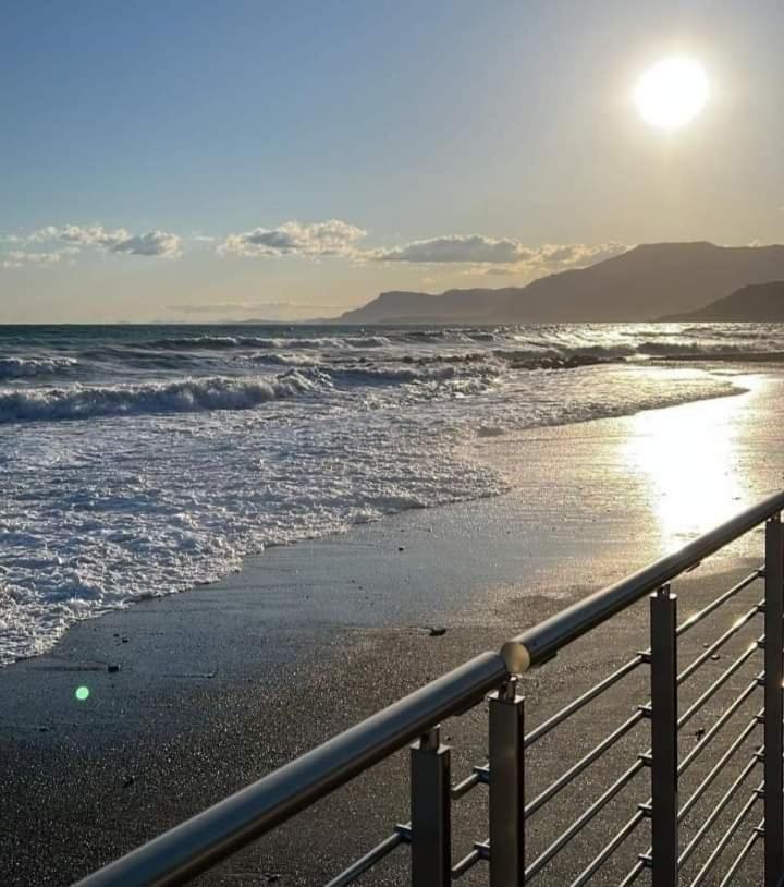 Casa Al Mare Lägenhet Ventimiglia Exteriör bild