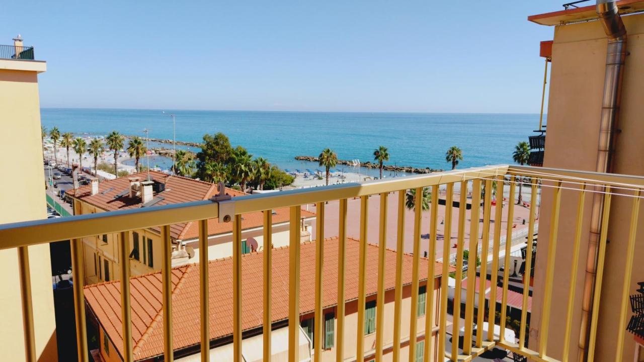 Casa Al Mare Lägenhet Ventimiglia Exteriör bild