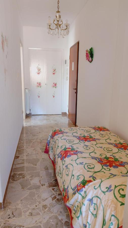 Casa Al Mare Lägenhet Ventimiglia Exteriör bild
