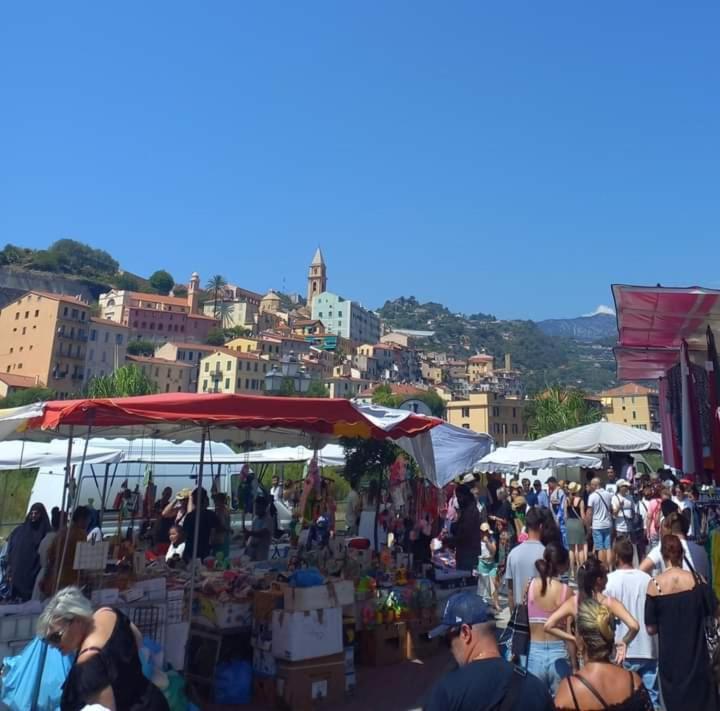 Casa Al Mare Lägenhet Ventimiglia Exteriör bild