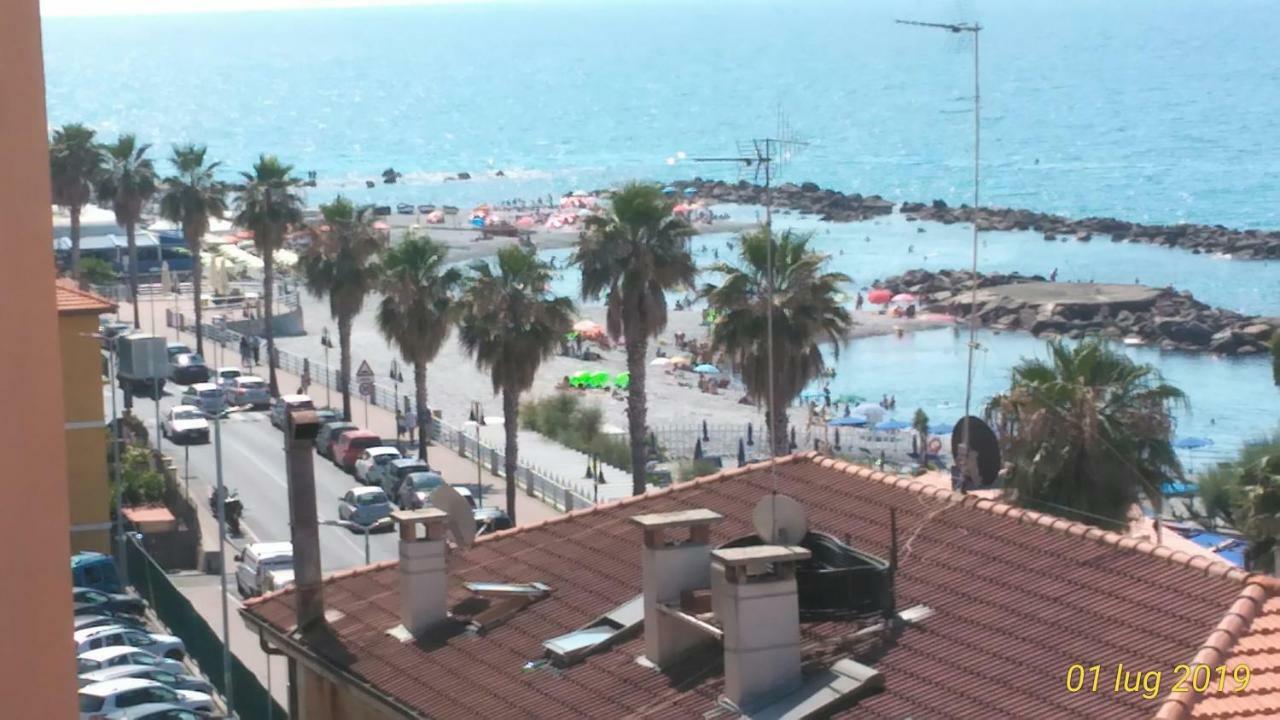 Casa Al Mare Lägenhet Ventimiglia Exteriör bild