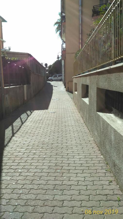 Casa Al Mare Lägenhet Ventimiglia Exteriör bild